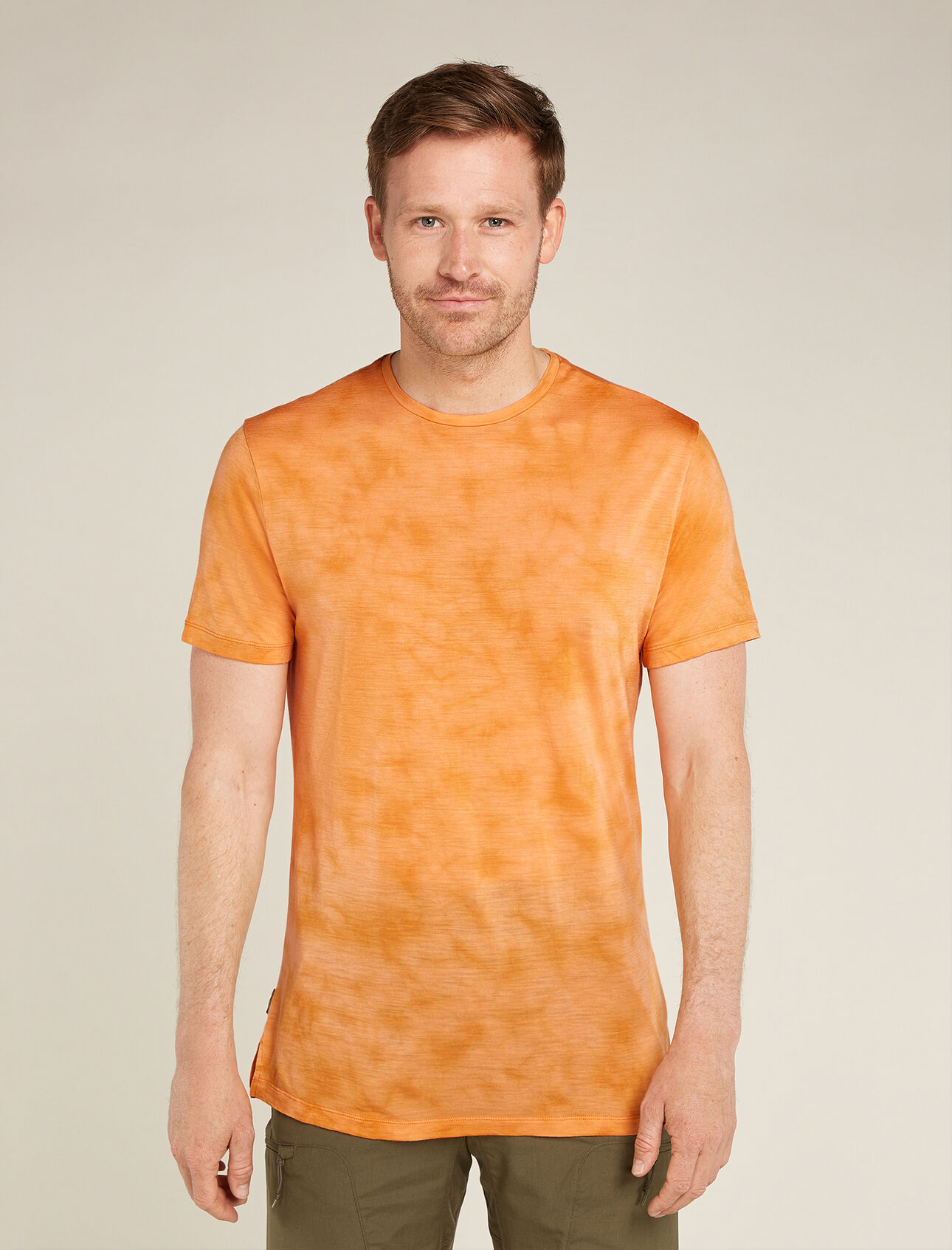 Mens Merino Blend 125 Cool-Lite™ Sphere Short Sleeve T-Shirt Cloud Dye Soft, comfortable and versatile for a wide variety of active pursuits, the Merino Blend 125 Cool-Lite™ Sphere Short Sleeve Tee Cloud Dye features our lightweight Cool-Lite™ merino-blend jersey. The all-over print draws inspiration from the earthy tonal patterns of natural light and shade. 