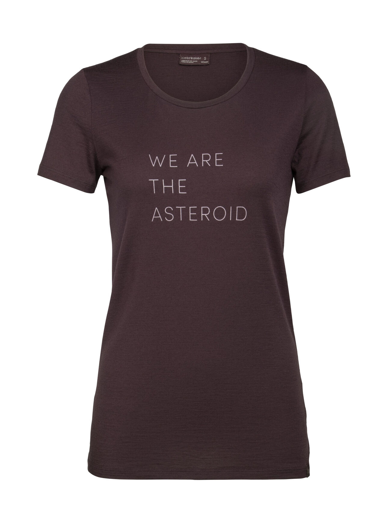 Womens Nature Dye Merino 200 Short Sleeve Crewe T-Shirt Asteroid English Justin Brice Guariglia, a New York City based artist and photographer whose work addresses climate change, has partnered with icebreaker.The WE ARE THE ASTEROID Nature Dye 200 Short Sleeve Crewe, reflects on how humans have become the greatest geological force on the planet and is created using natural plant pigments and 65% less water than traditional dyeing methods.Inspired by people with purpose, icebreaker provides a platform to raise greater awareness and visibility of the crisis our natural world is facing. Learn more about the collaboration. WE ARE THE ASTEROID text Timothy Morton.