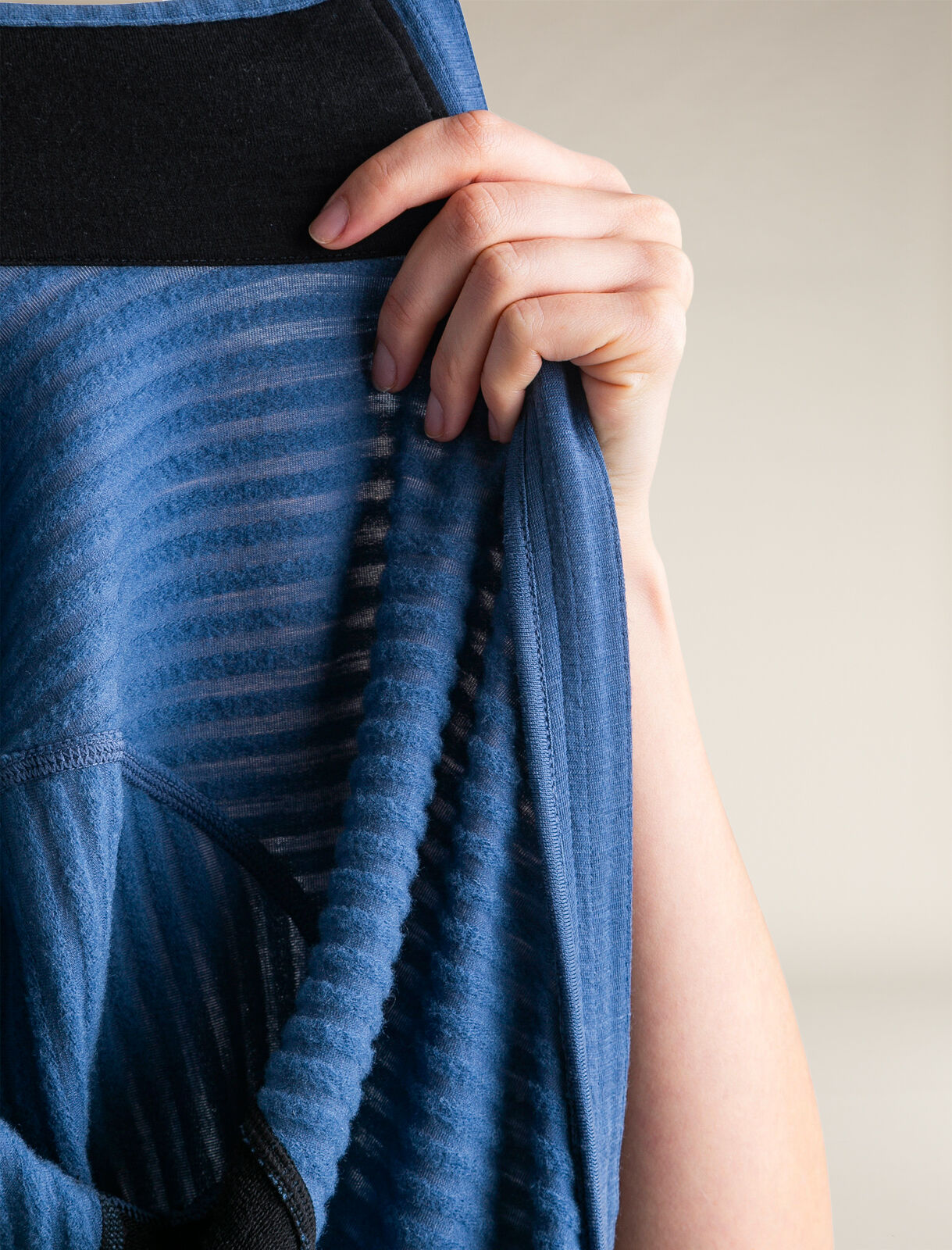 Icebreaker women's away long sleeve zip hood showers online