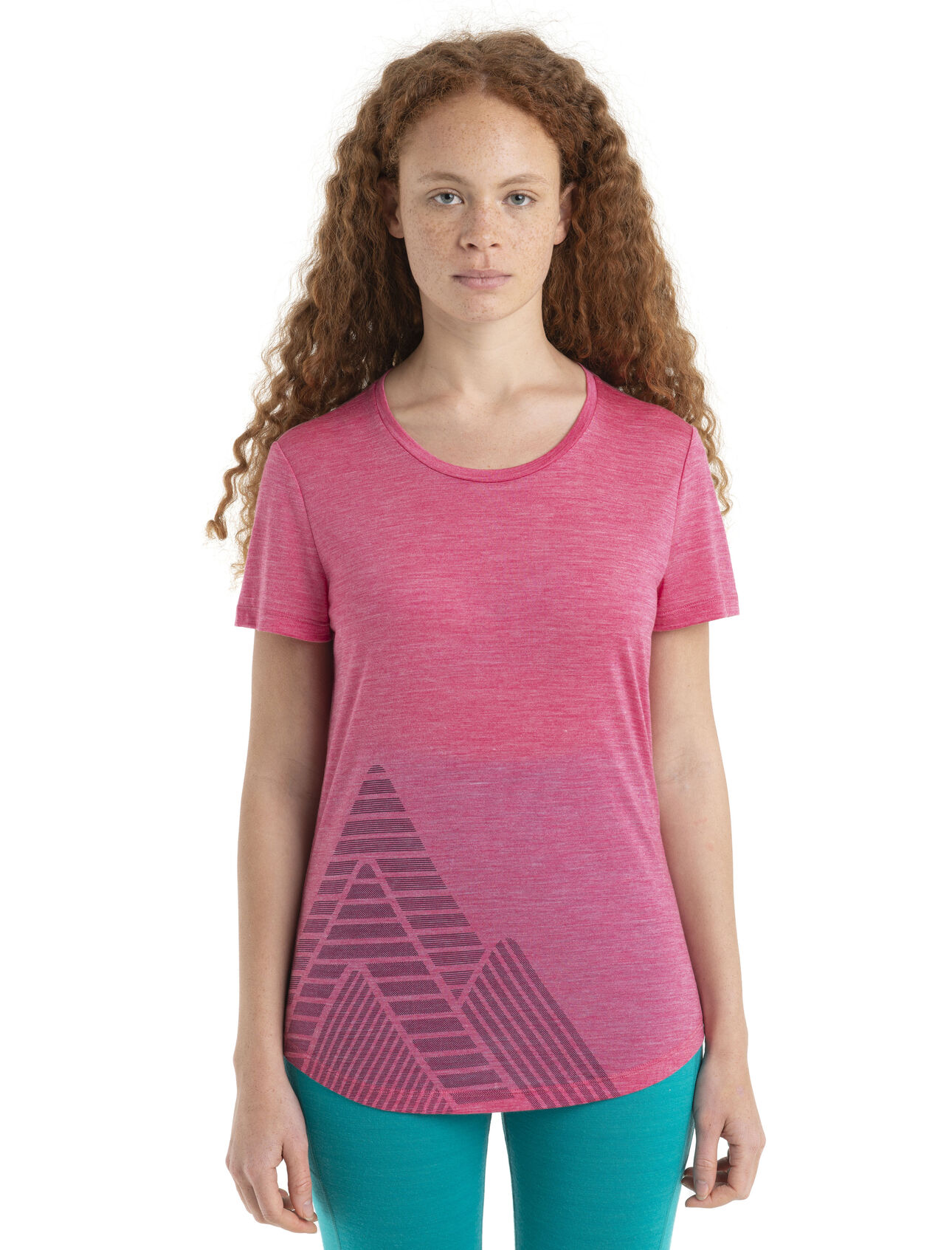 Womens 125 Cool-Lite™ Merino Sphere II Short Sleeve T-Shirt Peak Quest A soft merino-blend tee made with our lightweight Cool-Lite™ jersey fabric, the 125 Cool-Lite™Sphere II Short Sleeve Tee Peak Quest provides natural breathability, odour resistance and comfort. The tee's original graphic print draws inspiration from taking on the challenge of the mountains, at any level.