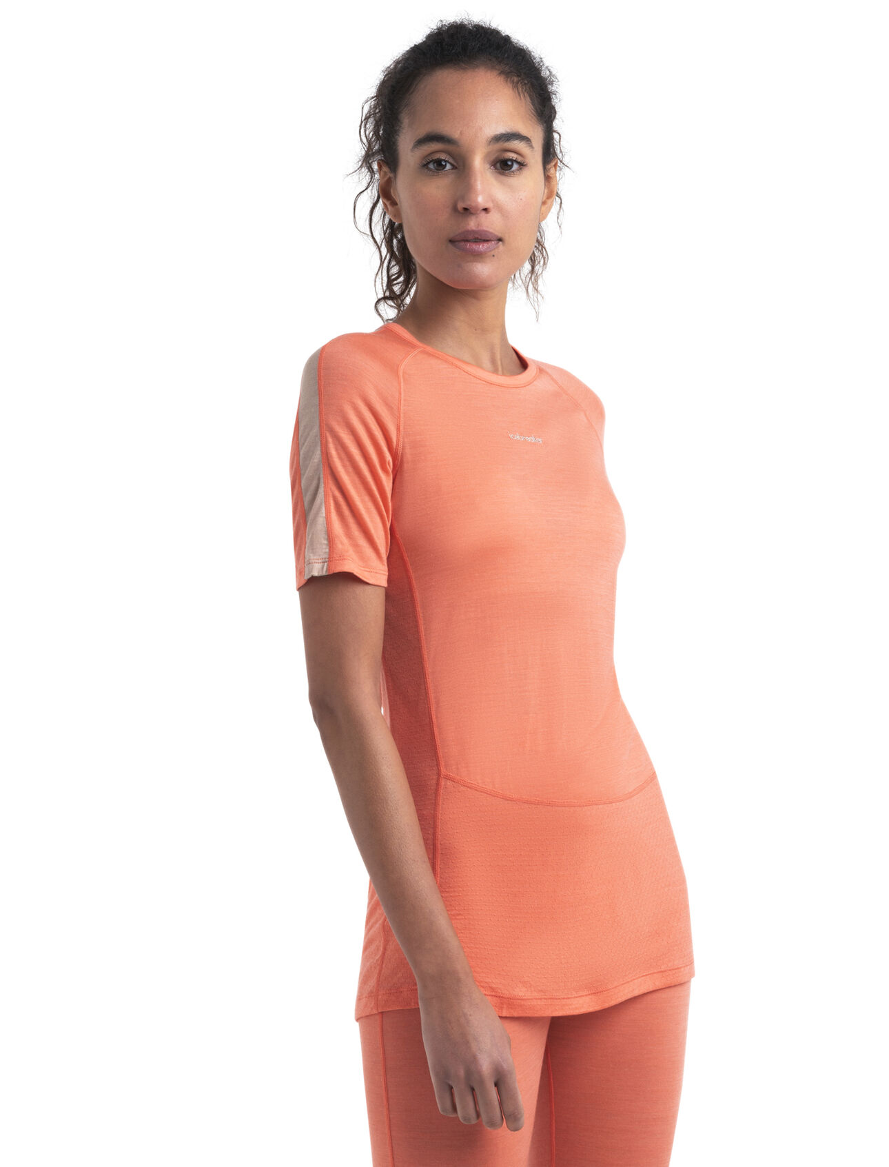 Womens 125 ZoneKnit™ Merino Blend Short Sleeve Crewe Thermal Top An ultralight merino base layer top designed to help regulate body temperature during high-intensity activity, the 125 ZoneKnit™ Short Sleeve Crewe features our jersey Cool-Lite™ fabric for adventure and everyday training.
