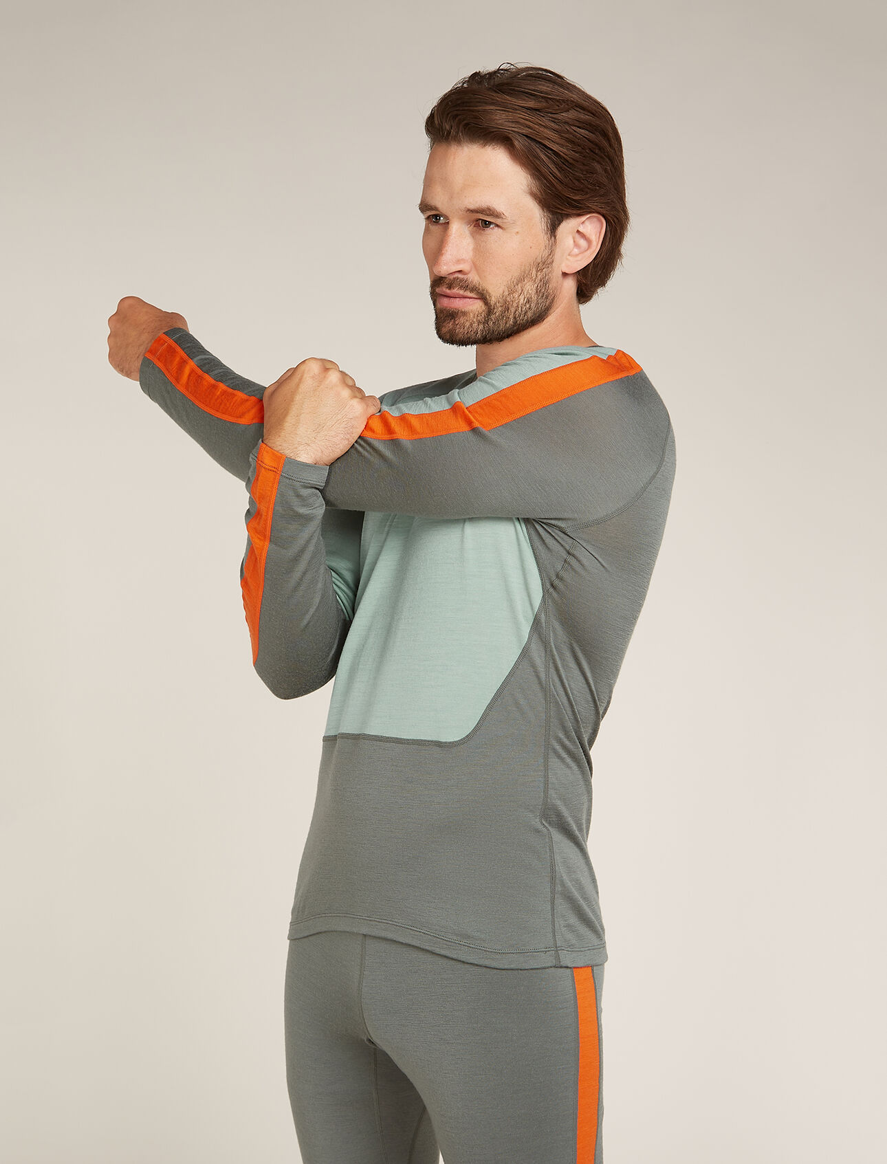Mens Merino 200 Sonebula Long Sleeve Crewe Thermal Top Featuring our most versatile merino jersey fabric, the 200 Sonebula Long Sleeve Crewe is a technical base layer that provides ample warmth whatever the activity.