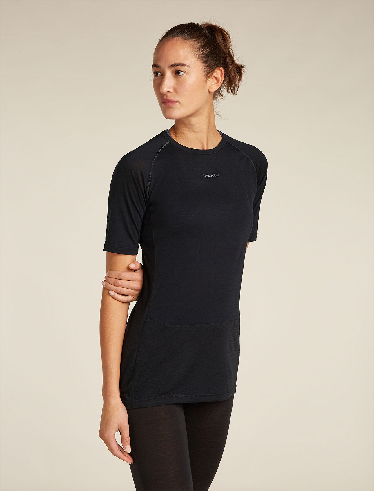 Maglia termica girocollo a maniche corte in misto lana merino 125 ZoneKnit™ Donna Base layer leggero e ad alte prestazioni, ideale per le attività fisiche ad alta intensità, la Maglia girocollo a maniche corte in misto di lana merino 125 ZoneKnit™ combina il tessuto Cool-Lite™ leggero e traspirante con la nostra tecnologia ZoneKnit™. 