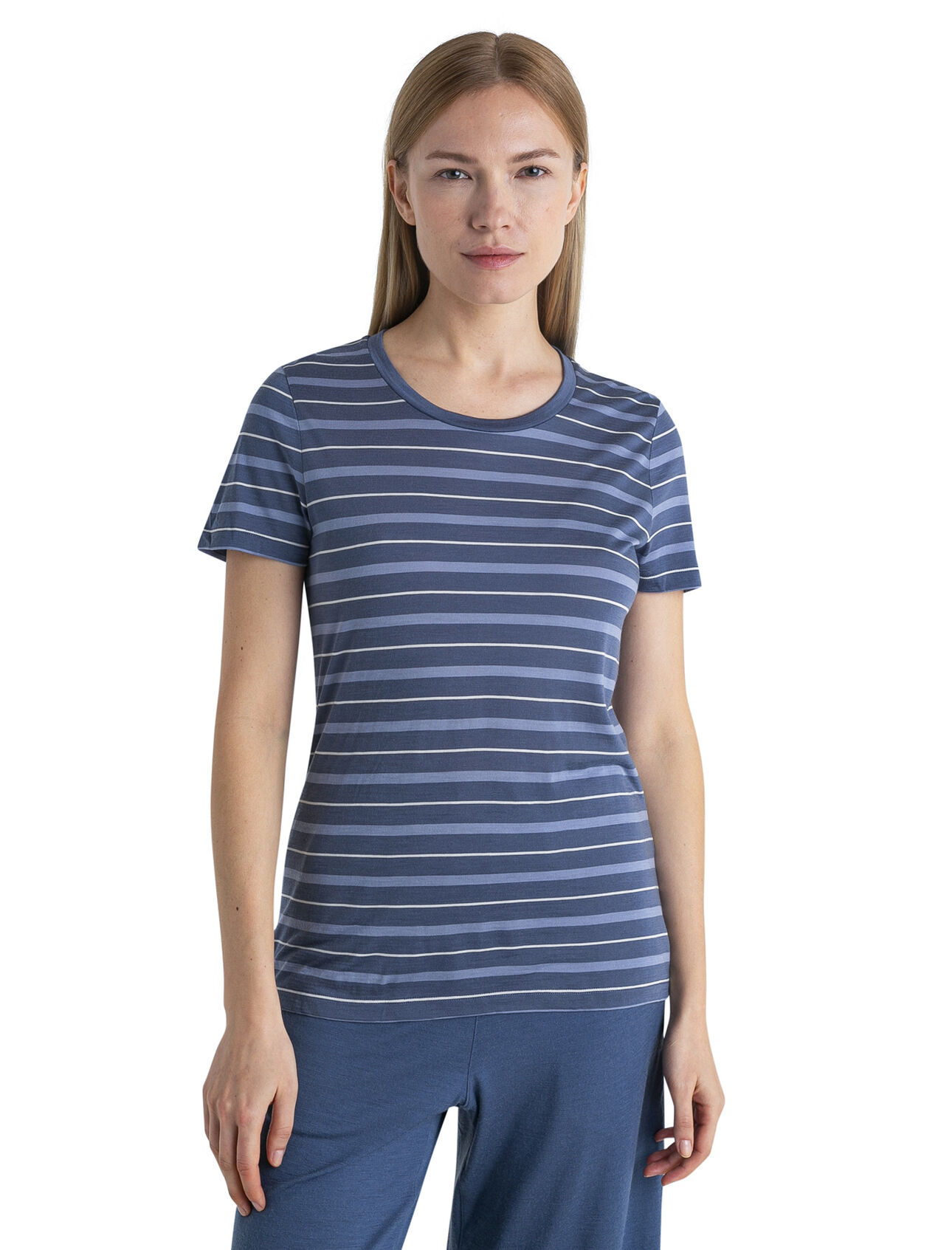 Dames Gestreept Wave T-shirt van merinowolmix De Wave is een gestreept T-shirt met korte mouwen. De top heeft een klassieke stijl en is gemaakt van een lichtgewicht merinowolmix van onze ademende en natuurlijke Cool-Lite™ jersey, perfect voor warm weer.