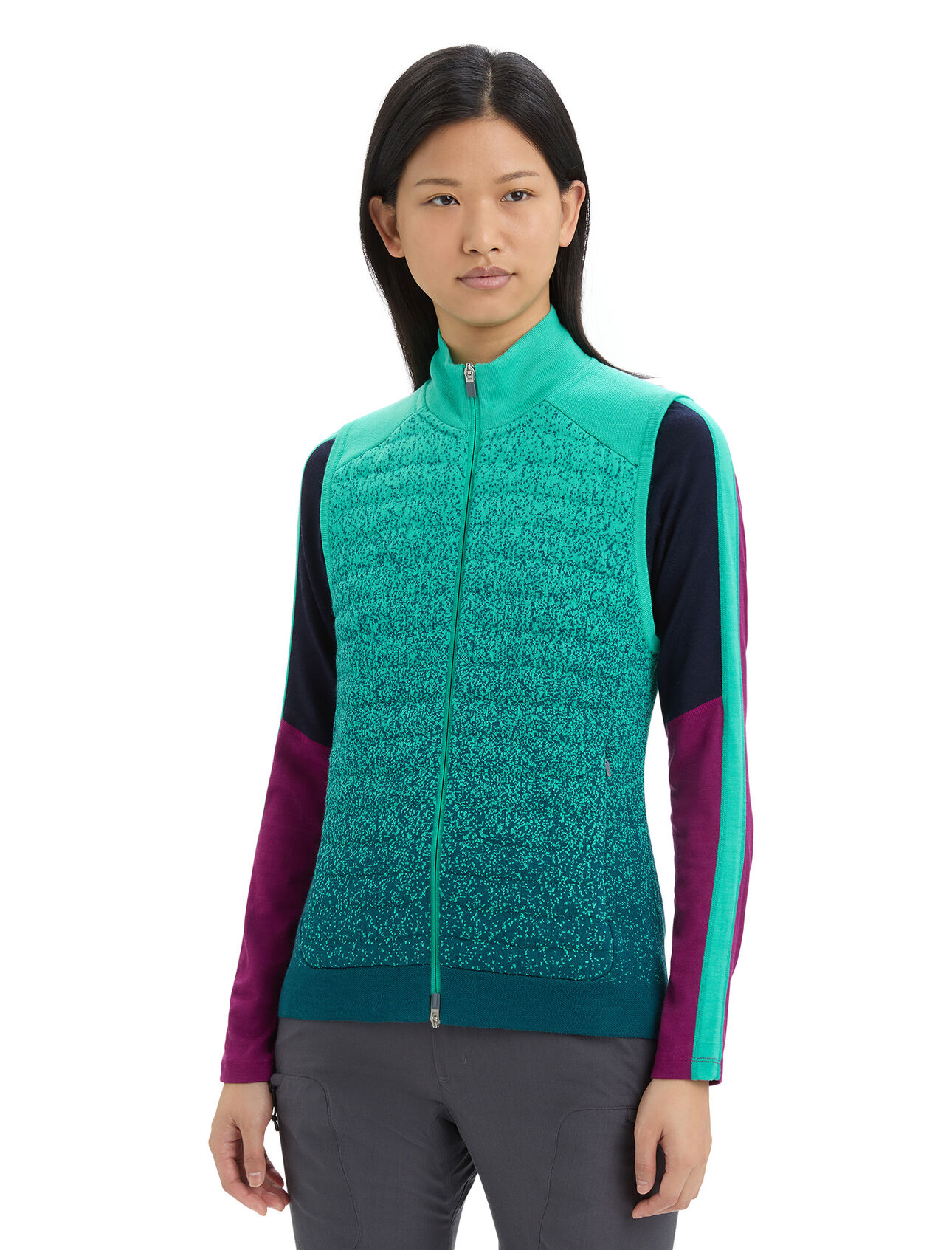 Veste isolée ZoneKnit™ en mérinos - Into the Deep Femmes Couche isolante très respirante dotée de zones de ventilation stratégiquement placées, la veste isolée ZoneKnit™, Into the Deep procure une chaleur supérieure, parfaite pour le ski, les randonnées et les aventures en plein air. 