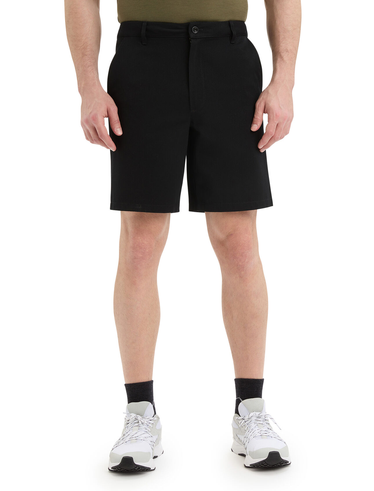 Merino Berlin Shorts Herren Eine klassische, vielseitige kurze Chinohose, die Berlin Shorts besteht aus einer vollkommen natürlichen und nachhaltigen Mischung aus Merinowolle und Biobaumwolle.