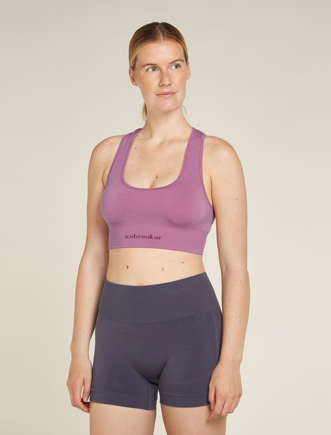 Womens Merino Blend 260 ZoneKnit™ Seamless Bra A stretchy racerback bra with a completely seamless design and medium support, the Merino 260 Zoneknit™ Seamless Bra also features strategically zoned panels of merino mesh for active ventilation.