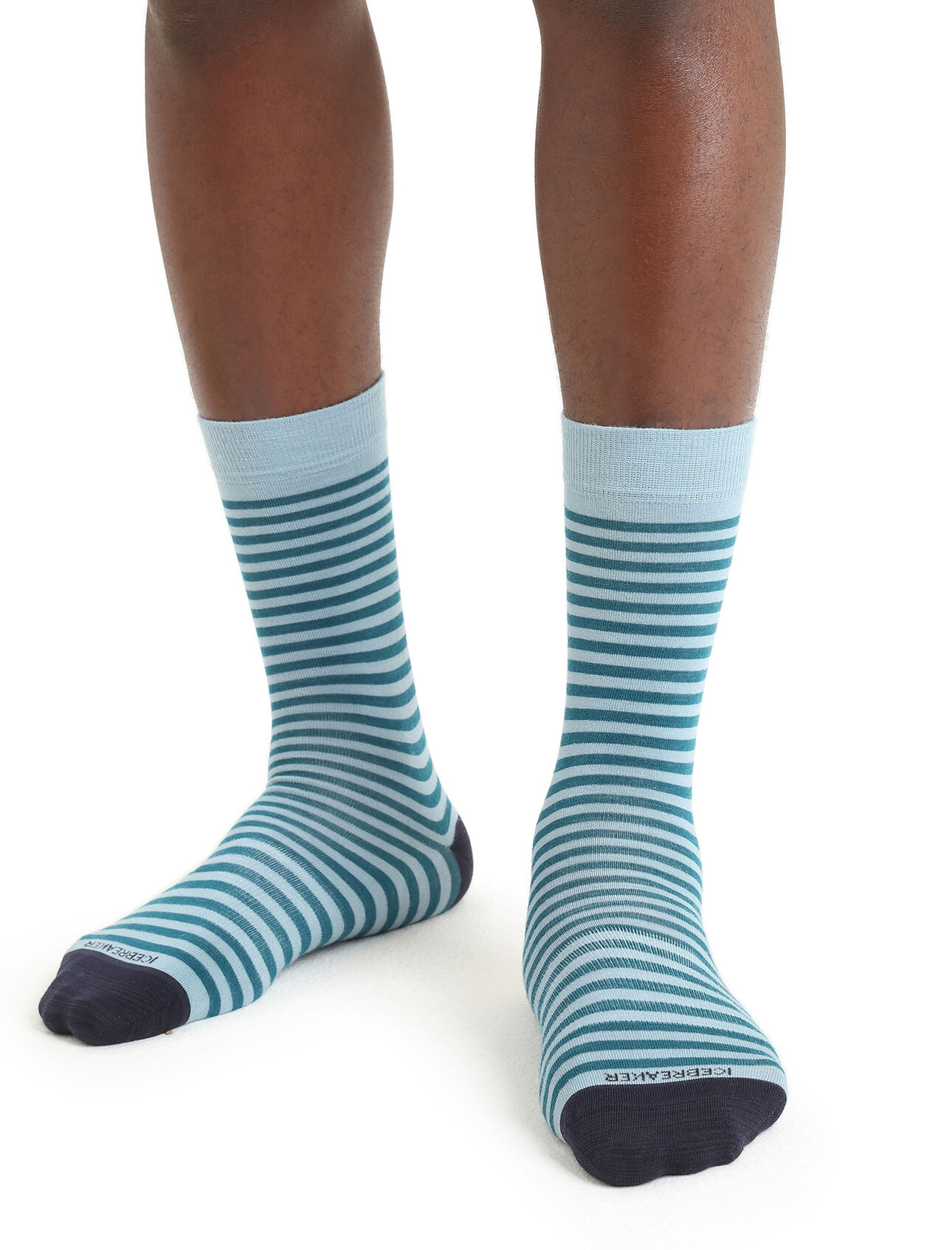 Mens Merino Lifestyle Fine Gauge Crew Stripe Socks Lightweight casual socks perfect for everyday use, the Lifestyle Fine Gauge Crew Stripe combines premium merino wool comfort with a durable construction.