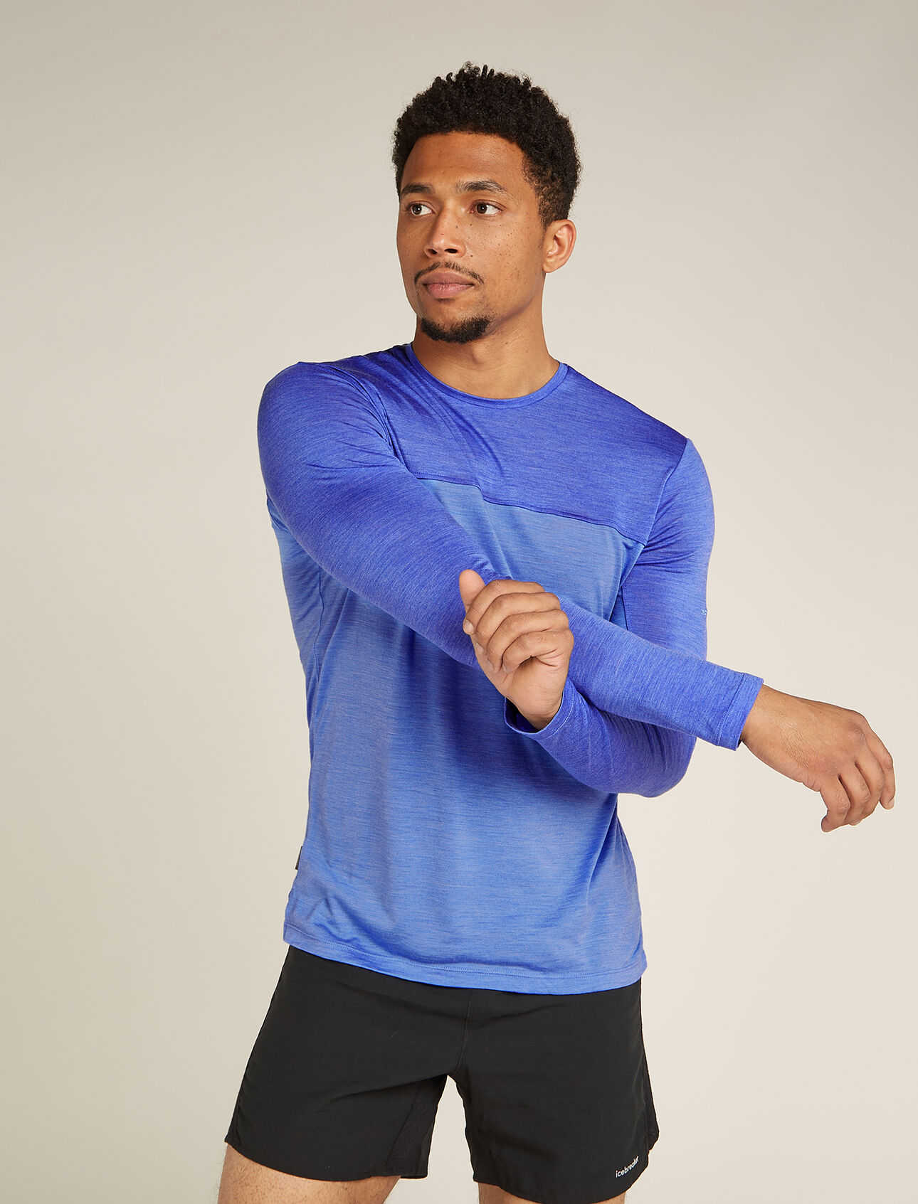 T-shirt a maniche lunghe in misto di lana merino 125 Cool-Lite™ Sphere Colour Block Uomo Morbida, confortevole e versatile per una vasta gamma di attività sportive, la Maglietta a maniche lunghe in misto di lana merino 125 Cool-Lite™ Sphere Color Block è caratterizzata dal nostro jersey leggero di misto di lana merino Cool-Lite™.  