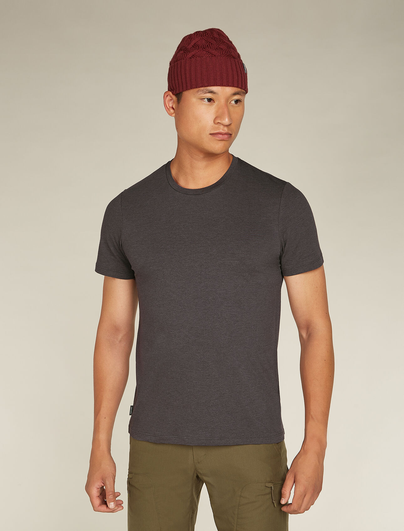 T-shirt manches courtes mérinos Central Classic Homme Haut polyvalent et confortable en toutes circonstances, le t-shirt manches courtes Central Classic est composé d’un mélange durable de laine mérinos naturelle et de coton biologique doux. 
