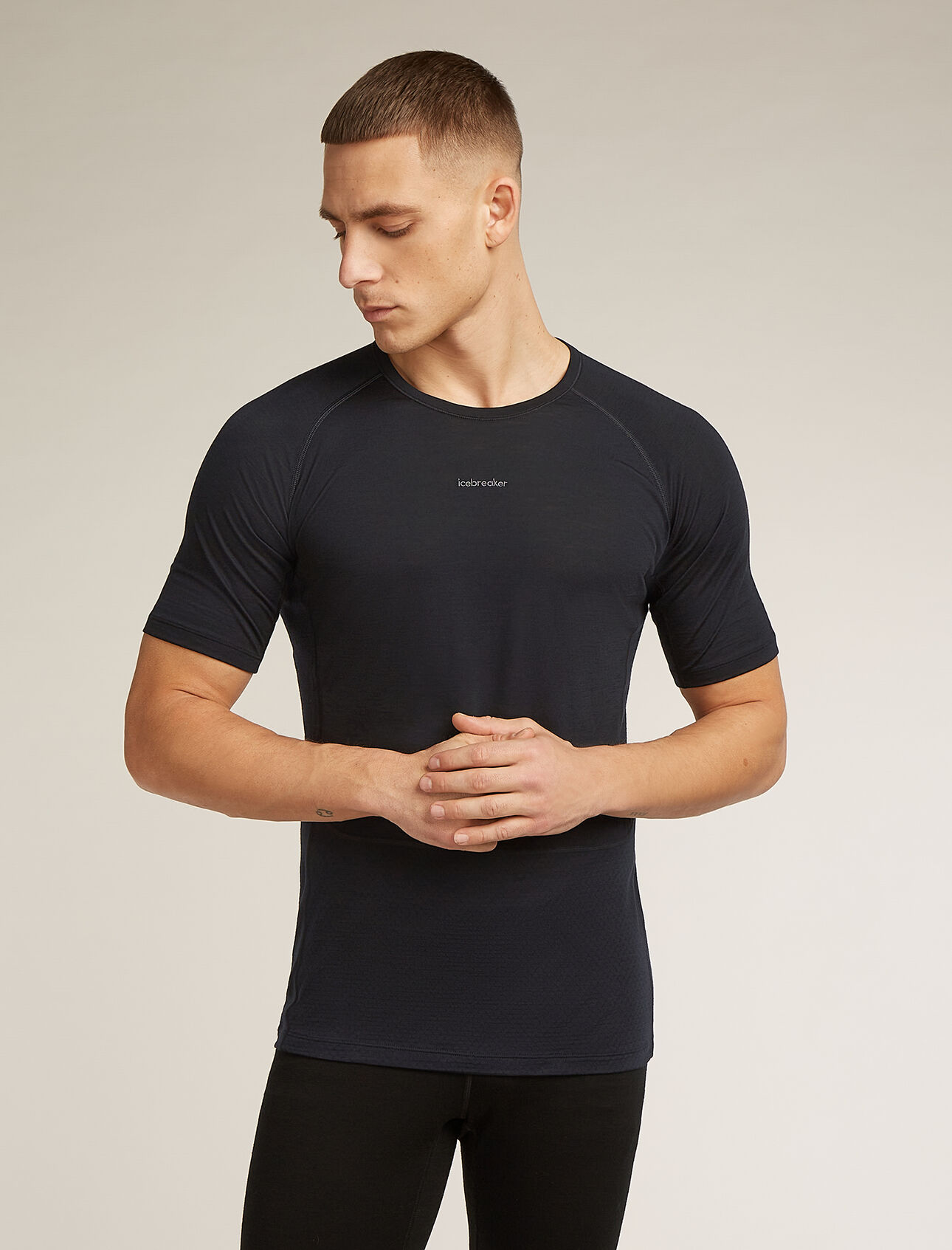 Mens Merino Blend 125 ZoneKnit™ Short Sleeve Crewe Thermal Top A lightweight performance baselayer that excels during high-output pursuits, the Merino Blend 125 ZoneKnit™ Short Sleeve Crewe combines light and breathable Cool-Lite™ fabric with our ZoneKnit™ technology.