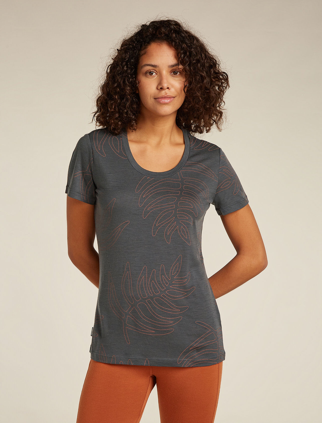 Womens Merino 150 Tech Lite Short Sleeve Scoop T-Shirt Tee Fresh Ferns Our most versatile tech tee that provides comfort, breathability and odour-resistance for four seasons worth of adventure, the Merino 150 Tech Lite Short Sleeve Scoop Tee Fresh Ferns AOP features 100% merino wool fabric for all-natural performance with a flattering scoop-neck silhouette. The large-scale, hand-drawn print by Kinsey Hotchkiss draws inspiration from the silver fern of New Zealand.