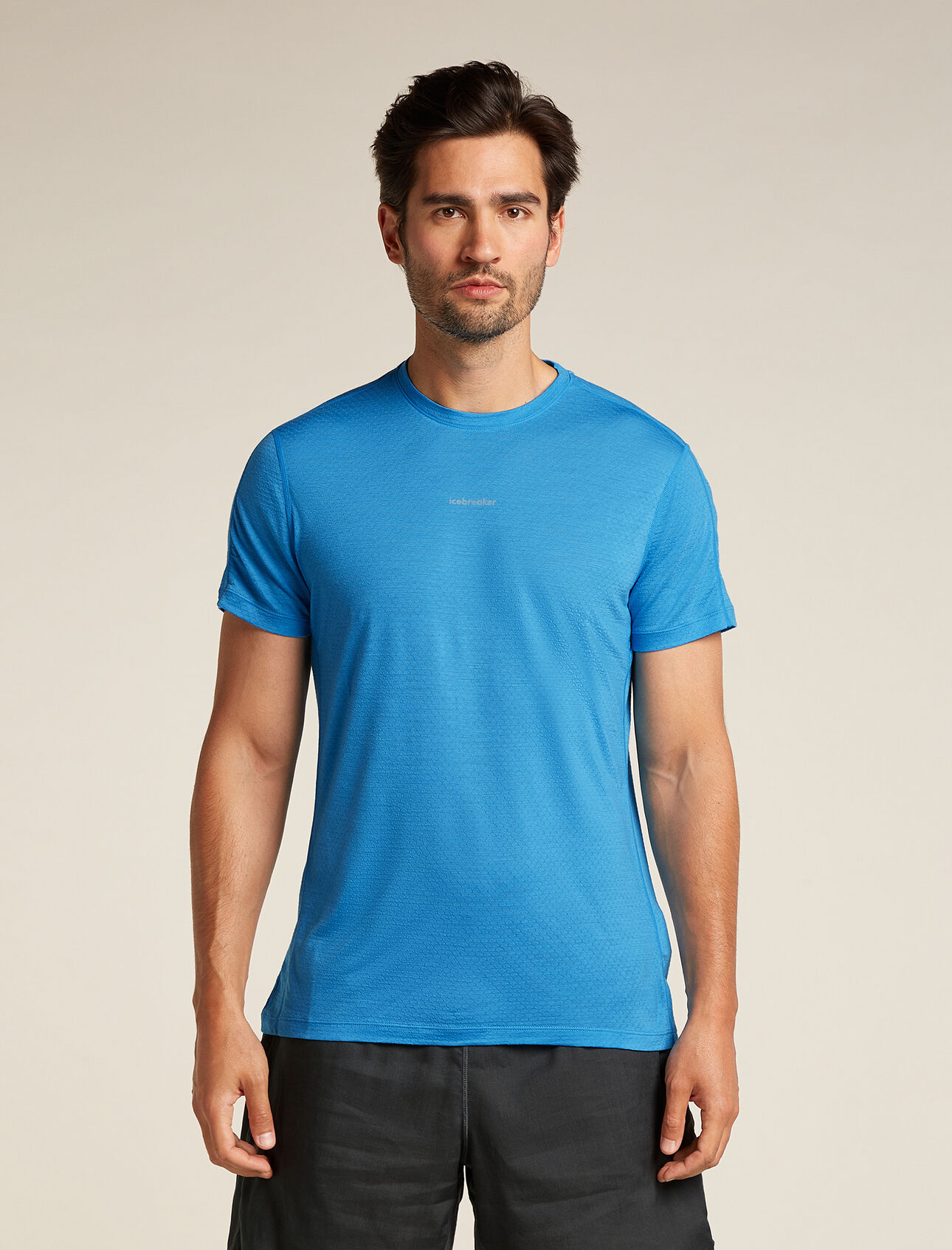 Mens Merino Blend 125 Cool-Lite™ Speed Short Sleeve T-Shirt A lightweight, go-anywhere performance tee with a shorter length and a closer-fitting design, featuring Cool-Lite™ eyelet mesh throughout—the Merino Blend 125 Cool-Lite™ Speed Tee is ideal for running and other high-intensity pursuits in warm conditions.