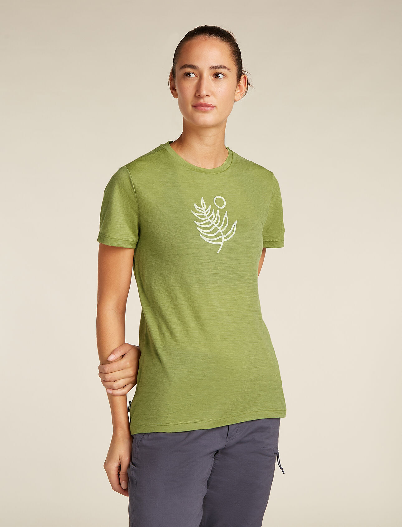 Womens Merino 150 Tech Lite Short Sleeve T-Shirt Fresh Fern Our most versatile tech tee that provides comfort, breathability and odour-resistance for four seasons worth of adventure, the Merino 150 Tech Lite Short Sleeve Tee Fresh Fern features 100% merino wool fabric for all-natural performance. The tee's original graphic artwork by Kinsey Hotchkiss features New Zealand's silver fern, sprouting under the spring sun. 