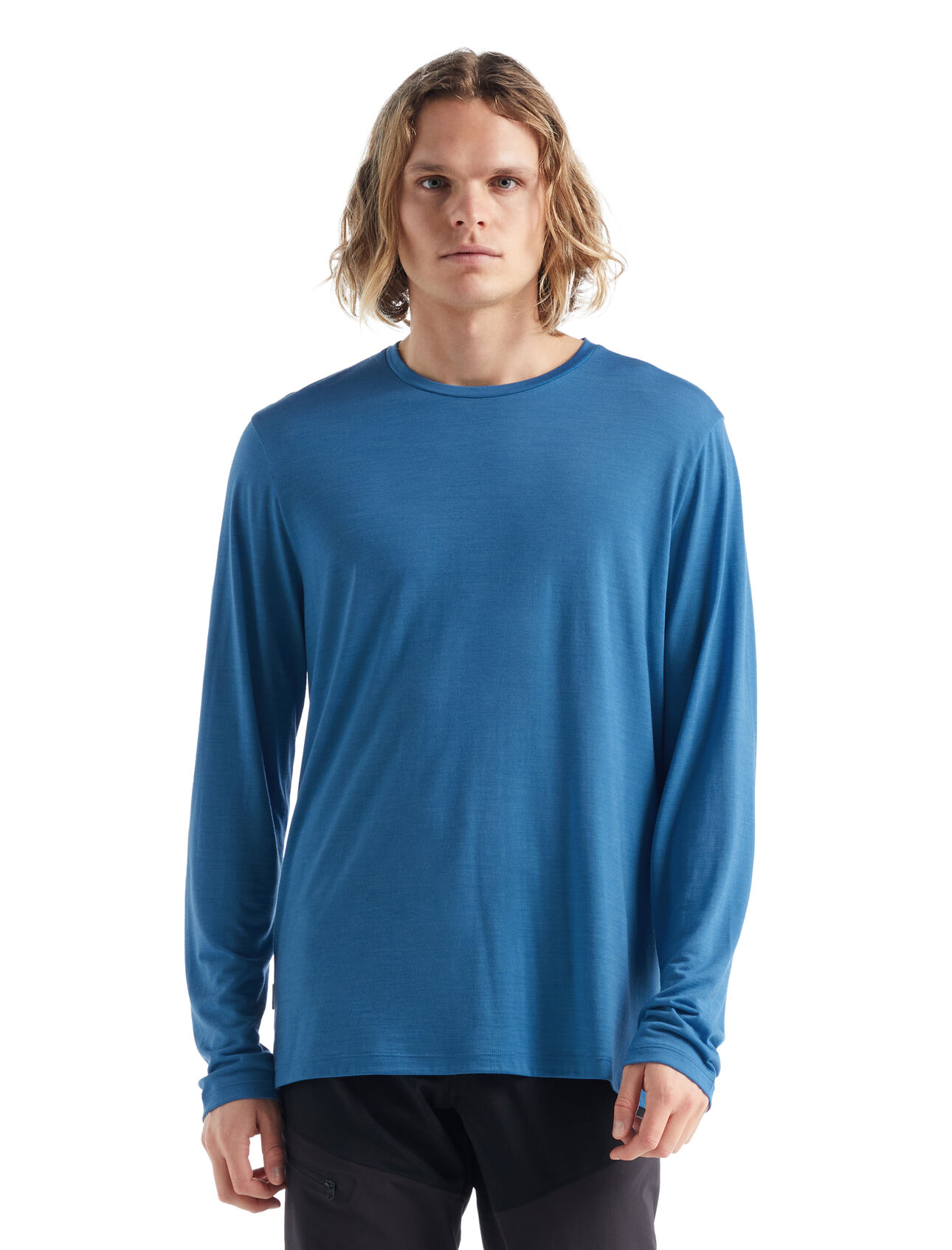Herr Sphere II långärmad t-shirt i merino Sphere II långärmad t-shirt är en mjuk tröja i merinoblandning som är tillverkad av vårt lättviktiga Cool-Lite™-jerseytyg, vilket ger naturligt ventilerande, lukthämmande och bekväma egenskaper. 