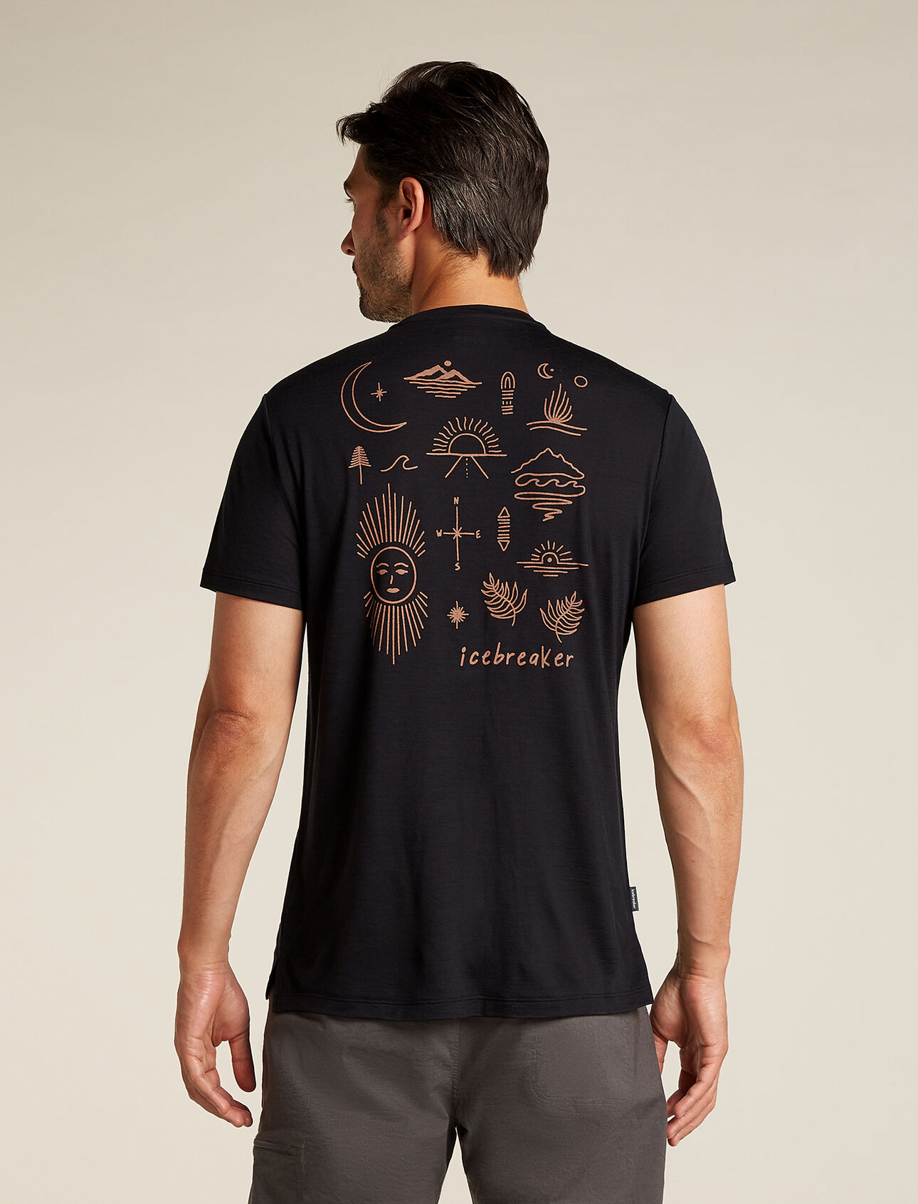 Mens Merino Blend 125 Cool-Lite™ Sphere Short Sleeve T-Shirt Explore More Soft, comfortable and versatile for a wide variety of active pursuits, the Merino Blend 125 Cool-Lite™ Sphere Short Sleeve Tee Explore More features our lightweight Cool-Lite™ merino jersey. The original artwork by Kinsey Hotchkiss explores the core elements of the outdoors, from the mountains to the ocean.