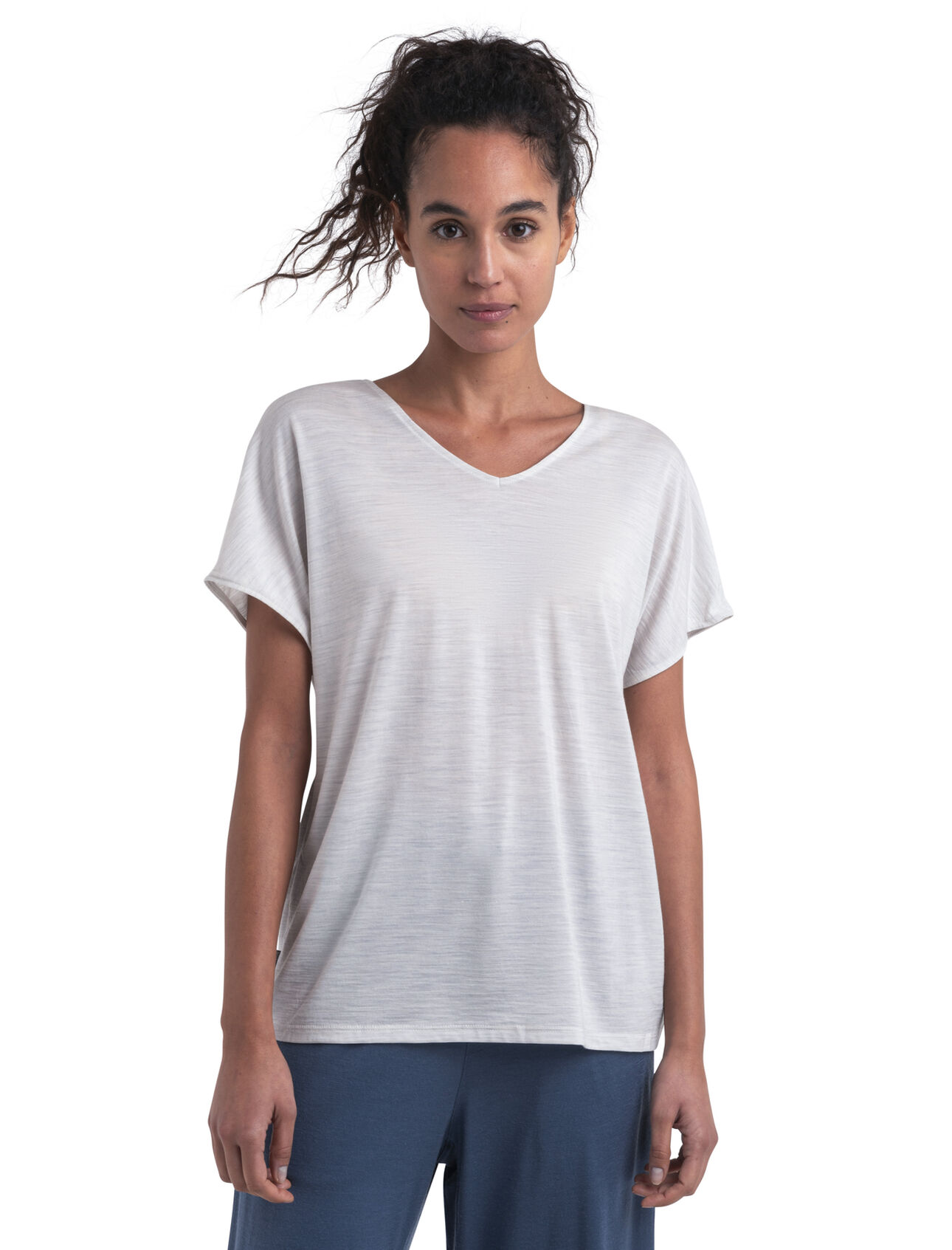 para mujer Top reversible Merino Blend Drayden A versatile everyday shirt featuring our Cool-Lite™ jersey fabric, the Drayden Reversible Short Sleeve Top can be worn frontwards for a soft V neck, or backwards for a high crew neck.