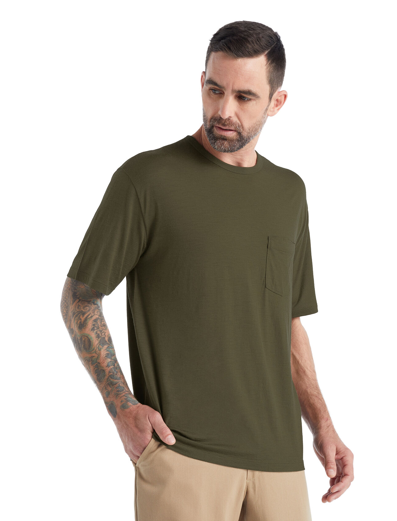 Merino Granary T-Shirt mit Brusttasche Herren Ein klassisches Pocket T-Shirt mit legerer Passform, das Komfort mit Stil verbindet, das Granary T-Shirt mit Brusttasche ist dank 100% Merinowolle weich und atmungsaktiv. 