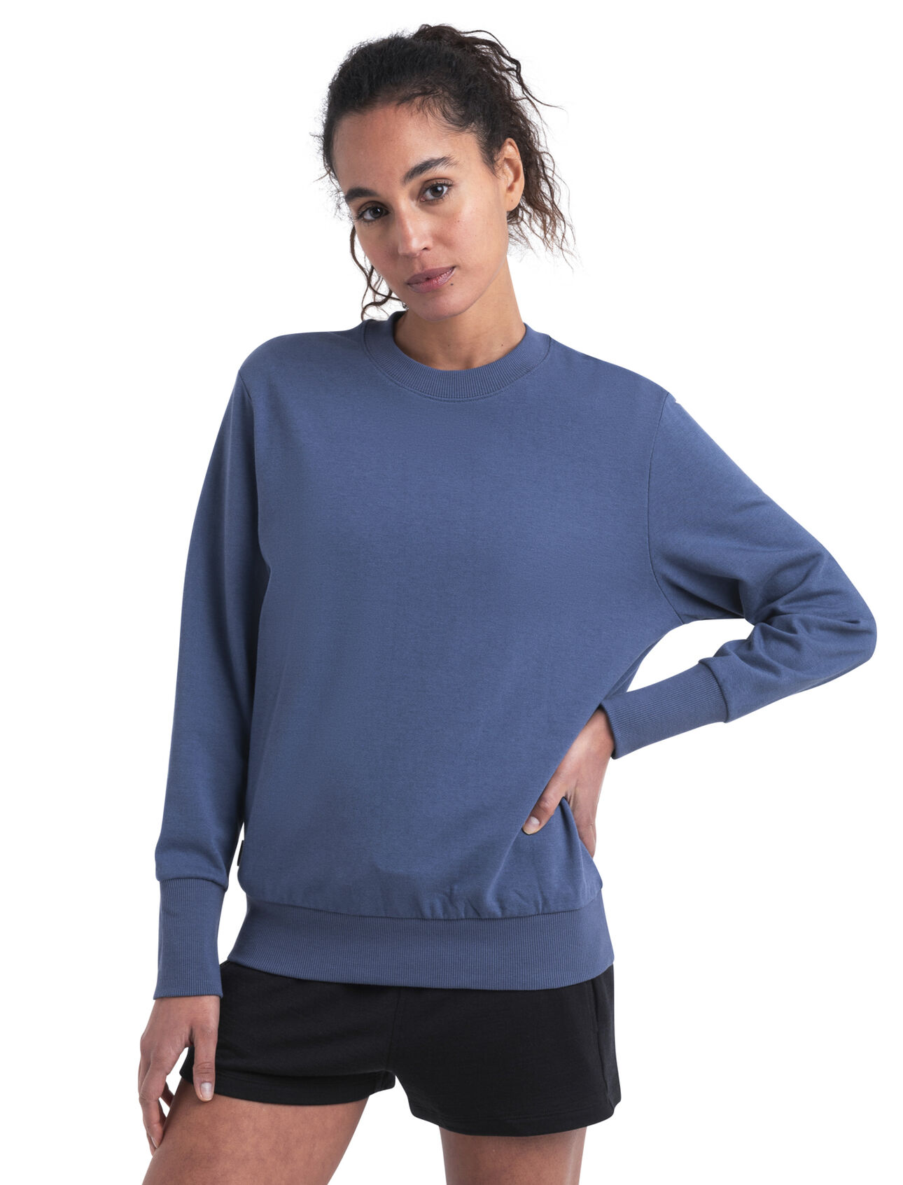 Womens Merino Blend Central II Long Sleeve Sweatshirt A versatile, everyday pullover that goes anywhere in comfort, the Central II Long Sleeve Sweatshirt features a sustainable blend of natural merino wool and soft organically grown cotton.