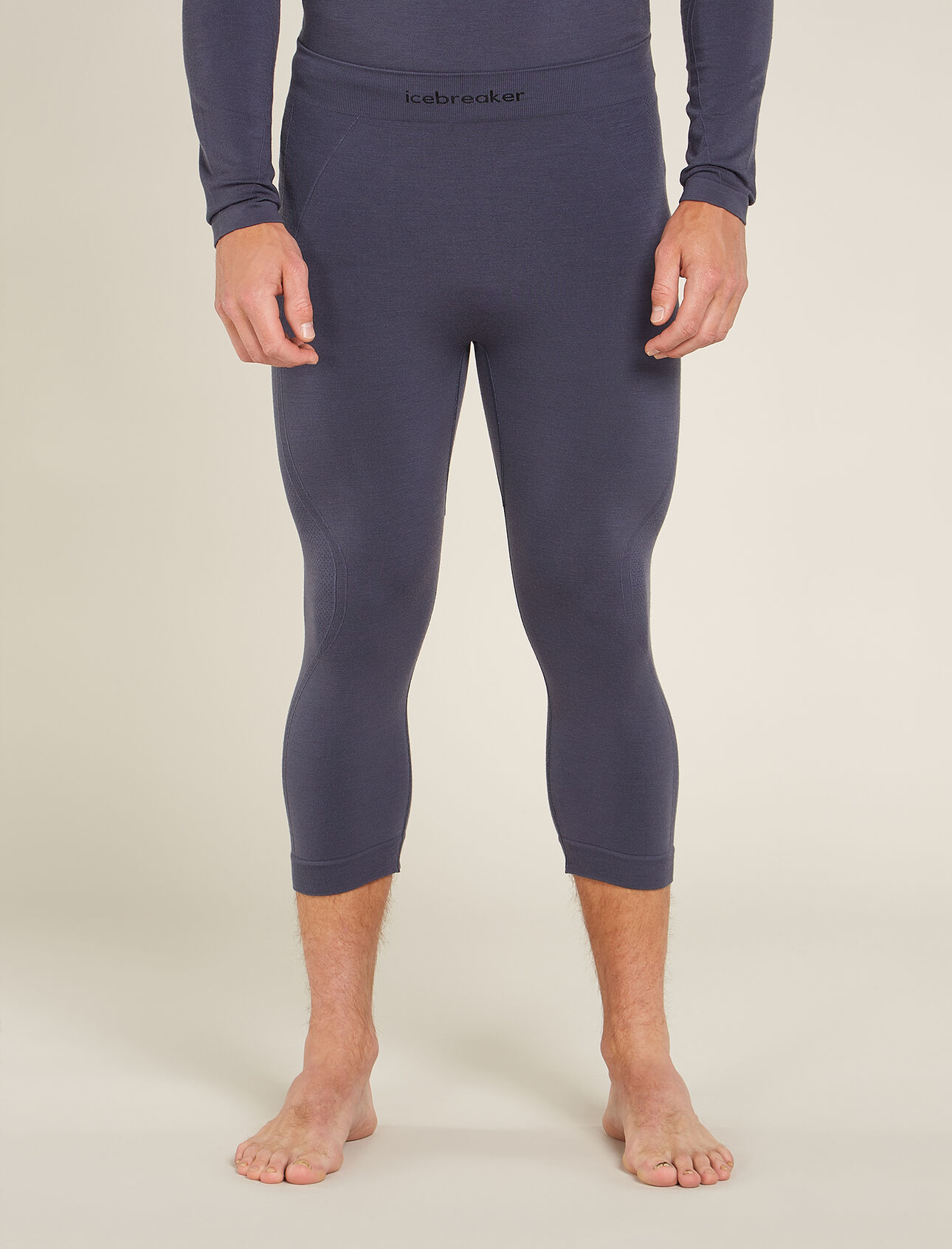 Merinomix 260 ZoneKnit™ Seamless 18 3/4 Thermo-Tights Herren Ein ultrabequemes Base Layer Unterteil, das sich dank des nahtlosen Designs und des hochatmungsaktiven Merino-Mischgewebes wie eine zweite Haut anfühlt, die Merinomix 260 ZoneKnit™ Seamless 18-Inch 3/4 Tights hat eine körpernahe Passform und verfügt über bodymapped Mesh-Einsätze für zusätzliche Belüftung. 