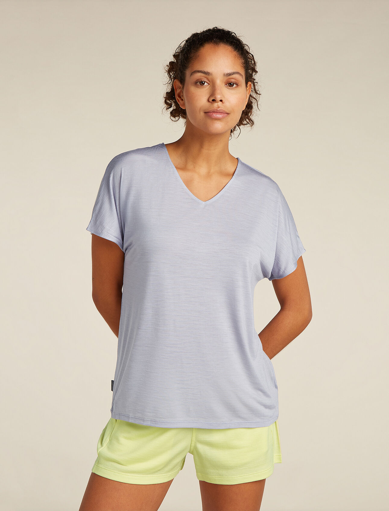 Womens Merino Blend Drayden Reversible Top A versatile everyday shirt featuring our Cool-Lite™ jersey fabric, the Drayden Reversible Short Sleeve Top can be worn frontwards for a soft V neck, or backwards for a high crew neck.