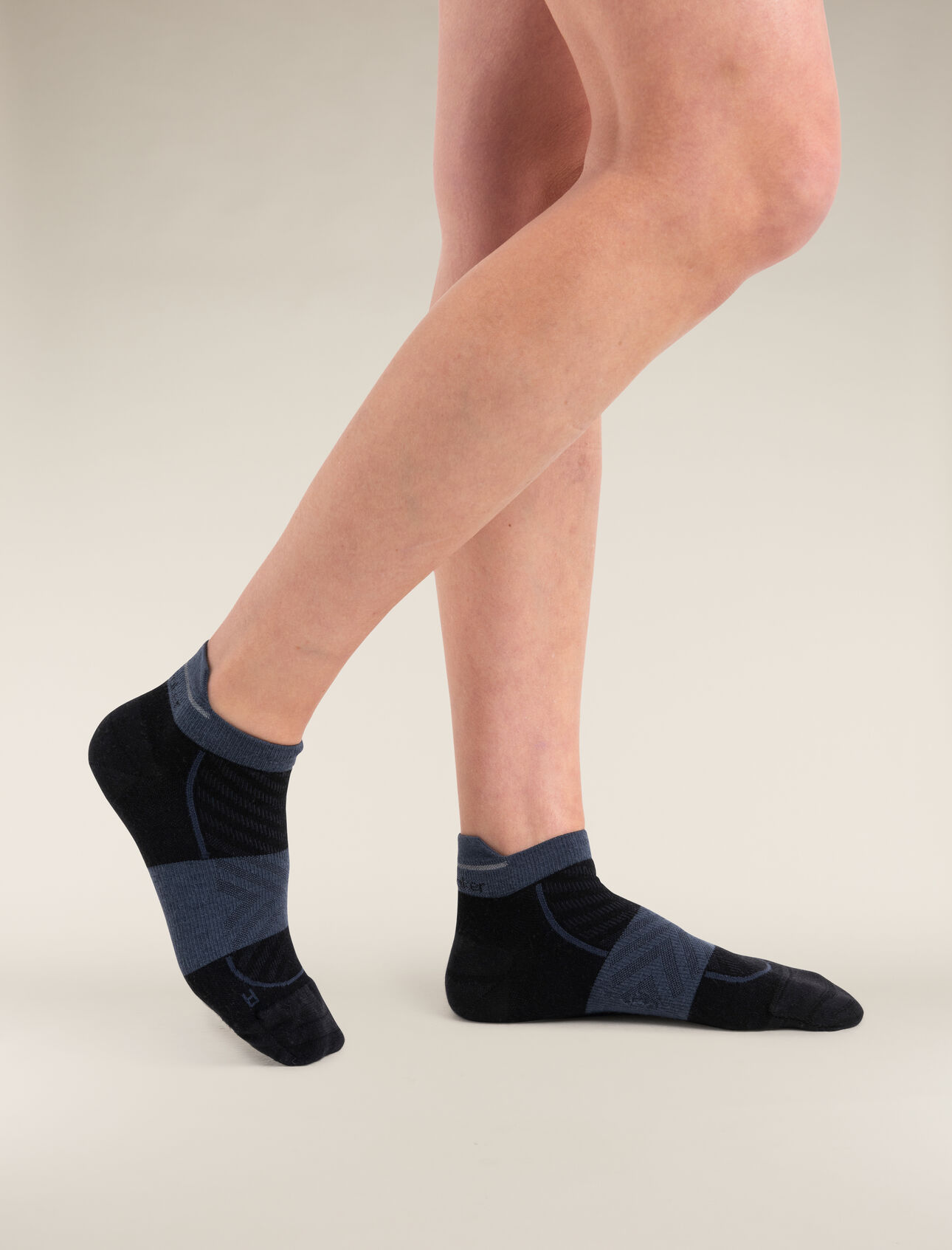 Womens Merino Run+ Ultralight Micro Socks Thin, ultralight running socks made with a technical merino wool blend and no-show height, the Merino Run+ Ultralight Micro is perfect for runs of any length. A reflective stripe on the back helps keep you visible in low-light conditions.