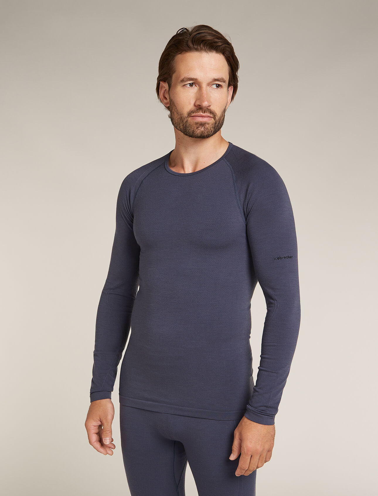 Merino Blend 260 ZoneKnit™ Seamless  Long Sleeve Crewe Thermal Top Homme Couche de base ultra-confortable effet « seconde peau » grâce à sa coupe ajustée sans coutures et son tissu en mélange mérinos hautement respirant, le haut manches longues col rond mélange mérinos 260 ZoneKnit™ Seamless intègre des panneaux en maille stratégiquement placés pour une ventilation optimale. 