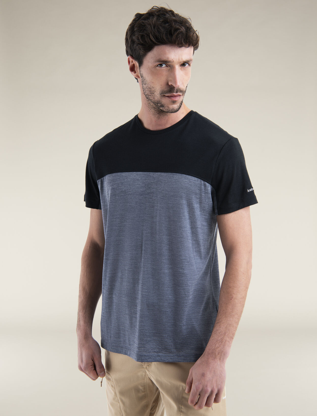 Mens Merino Blend 125 Cool-Lite™ Sphere Short Sleeve T-Shirt Colour Block Soft, comfortable and versatile for a wide variety of active pursuits, the Merino 125 Cool-Lite™ Sphere III Short Sleeve Tee Colour Block features our lightweight Cool-Lite™ merino jersey. The two-tone colour blocking provides a more active look and feel.