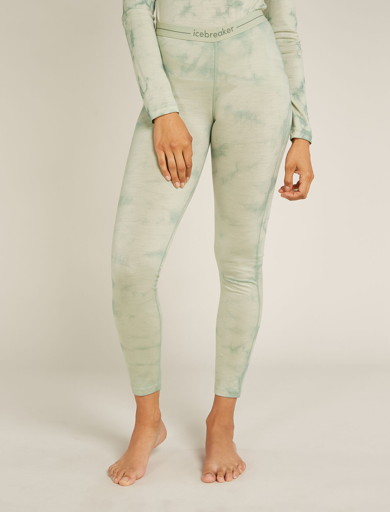 Womens Merino 200 Oasis Thermal Leggings Cloud Dye The benchmark against which all others are judged, the Merino 200 Oasis Leggings Cloud Dye feature our most versatile 100% merino jersey fabric (excluding waistband) for year-round layering performance across any activity. The all-over print draws inspiration from the earthy tonal patterns of natural light and shade.