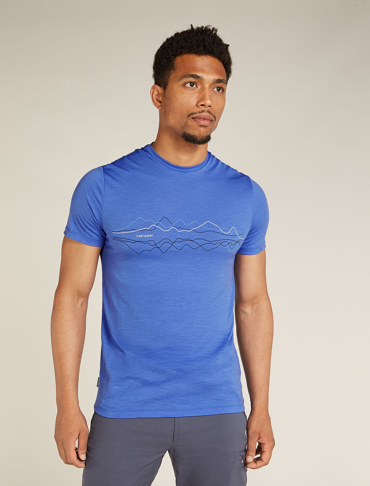 Mens Merino 150 Tech Lite Short Sleeve T-Shirt Icebreaker Our most versatile tech tee that provides comfort, breathability and odour-resistance for four seasons worth of adventure, the Merino 150 Tech Lite Short Sleeve Tee Icebreaker features 100% merino for all-natural performance. The unique graphic print embodies icebreaker's connection to the mountain silhouettes of the world. 