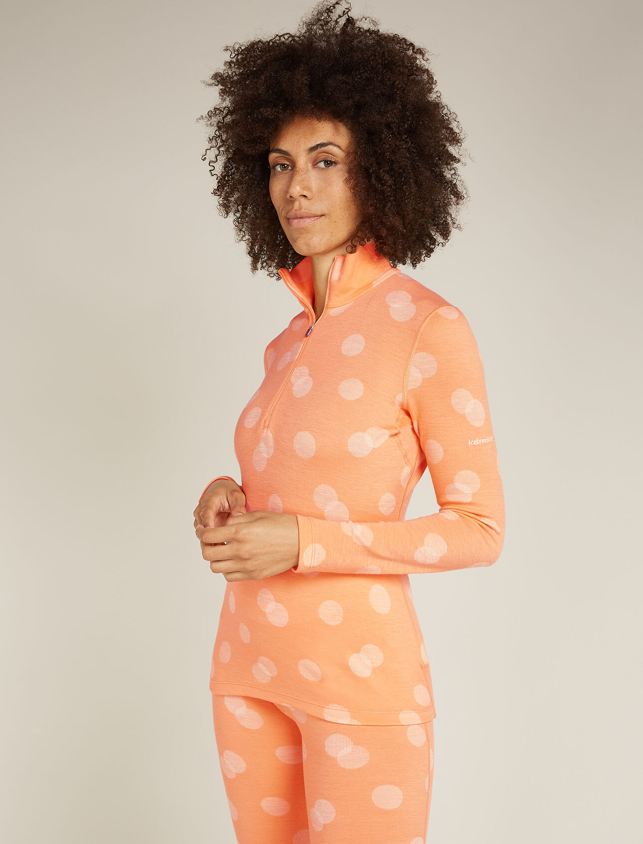 Womens Merino 260 Vertex Long Sleeve Half Zip Thermal Top Falling Flakes An incredibly warm merino wool base layer with a unique jacquard pattern, the Merino 260 Vertex Long Sleeve Crewe Falling Flakes is a go-to piece for winter layering—ideal for skiing, snowshoeing and other cold-weather pursuits. The seasonal spot pattern evokes the falling snow we all anticipate.