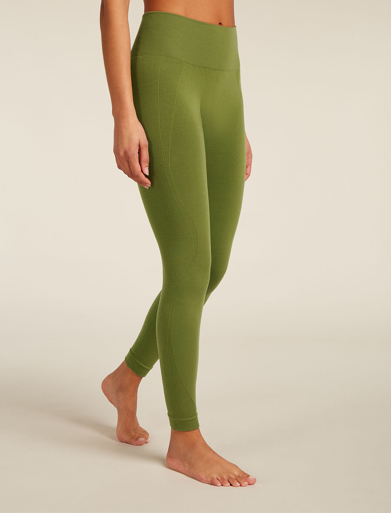 Womens Merino Blend 260 ZoneKnit™ Seamless 25 Tights Stretchy active tights with a completely seamless design and zoned panels of breathable mesh for ventilation, the Merino 260 Zoneknit™ Seamless 25" Tights provide a versatile, high-performance fit.