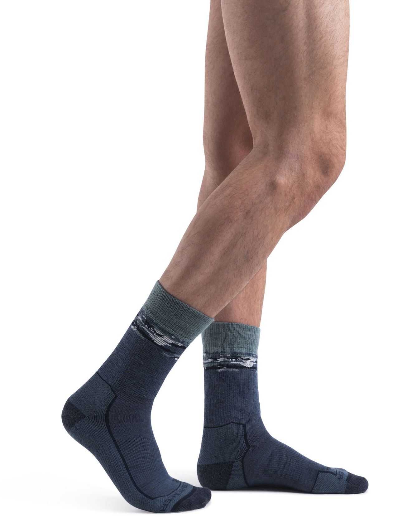 Pánské Ponožky Merino Hike+ Medium Crew Sedimentary Ponožky Hike+ Medium Crew Sedimentary jsou odolné ponožky z merino vlny, které jsou pružné, prodyšné a nezachytávají pachy. Dopřejí vám anatomicky tvarovaný design, délku pod lýtka a plné polstrování – ideální pro jednodenní túry nebo výlety s přespáním.