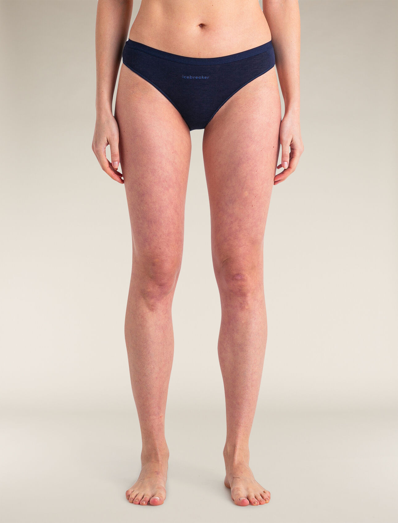 Merino Blend Core Bikini Damen Eine stretchige und enganliegende Bikini-Unterhose für jeden Tag, hergestellt aus einer hochatmungsaktiven Mischung aus TENCEL™ und Merinowolle, die Merino Core Bikinihose hält dich auf natürliche Weise kühl, komfortabel und geruchsfrei. 