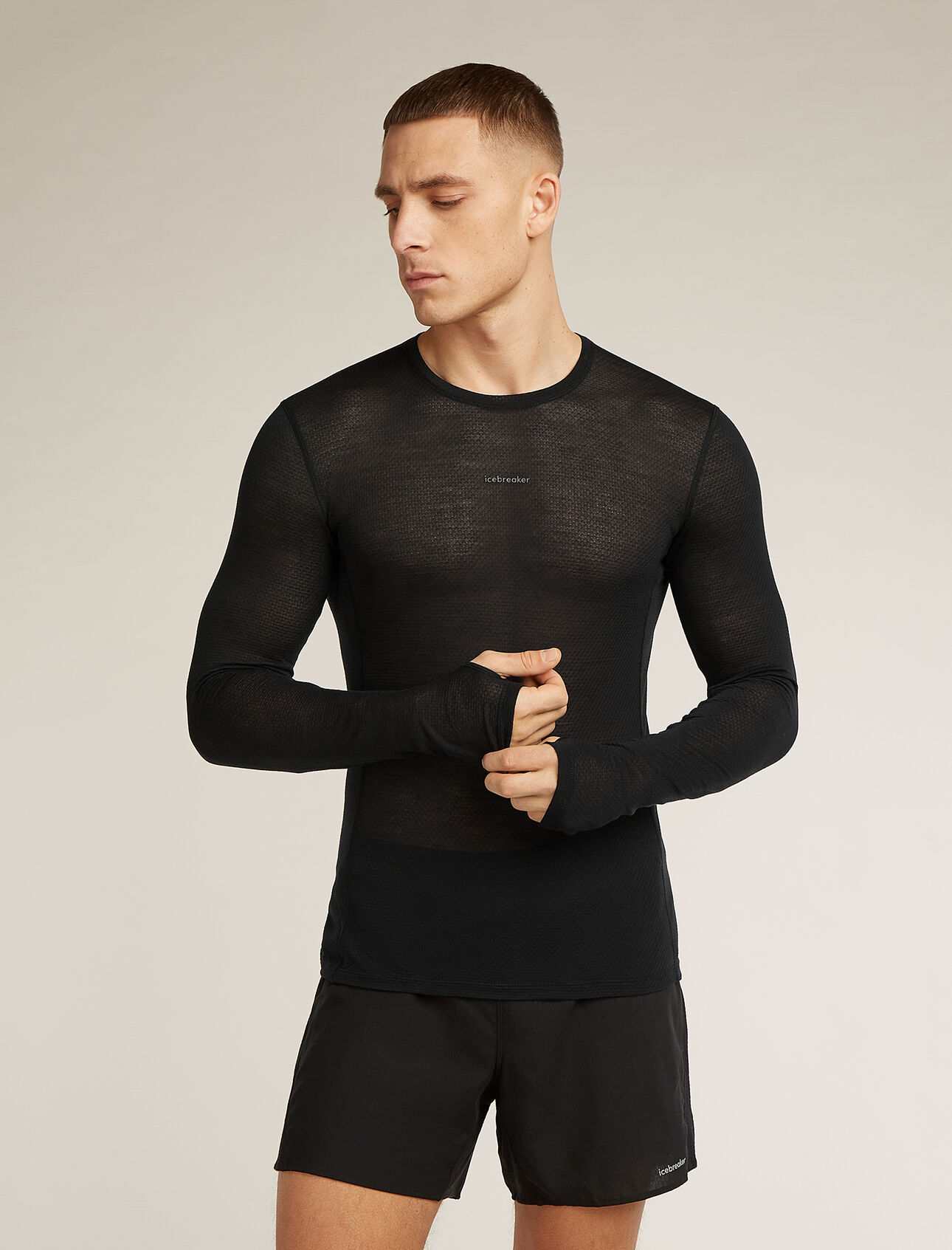 Maglia termica girocollo a maniche lunghe in misto lana merino 75 Cool-Lite™ Featherlight™ Uomo Il base layer più leggero e traspirante che abbiamo mai realizzato, con il tessuto traforato Cool-Lite™ che si asciuga rapidamente e ti mantiene al fresco, la Maglia girocollo a maniche lunghe in misto di lana merino 75 Cool-Lite™ Featherlight™ offre prestazioni versatili per tutte le stagioni.   